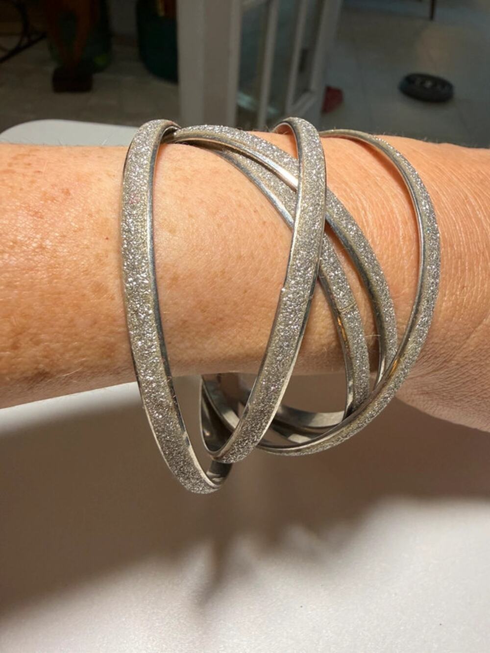 Vintage Silver Tone Interlocking Rolling Bangle Bracelet Glitter Textured 2.5”